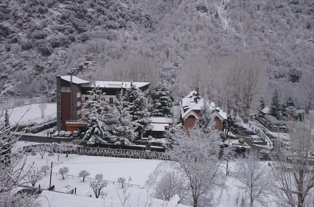 Hotel Snoe Condes Del Pallars Rialp Eksteriør billede